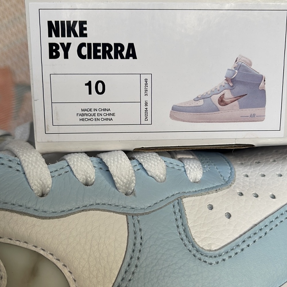 Nike WMNS Air Force 1 Mid CASTOM NIKE
BY CIERRA
WMNS sneakers - Platforms - Picture 16 of 16
